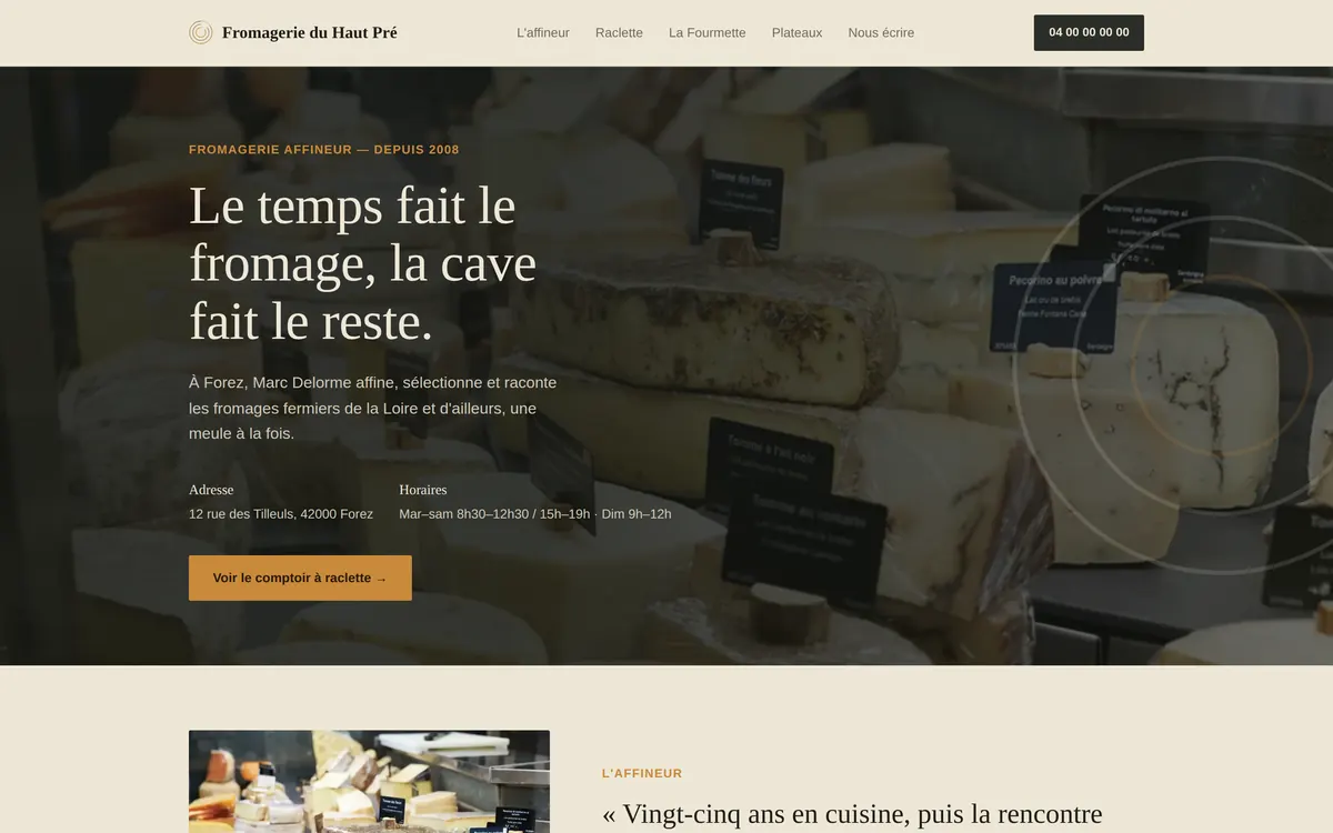 Page d'accueil d'un site de fromagerie : bandeau sombre, titre en gros caractères, adresse, horaires et bouton d'appel à l'action.